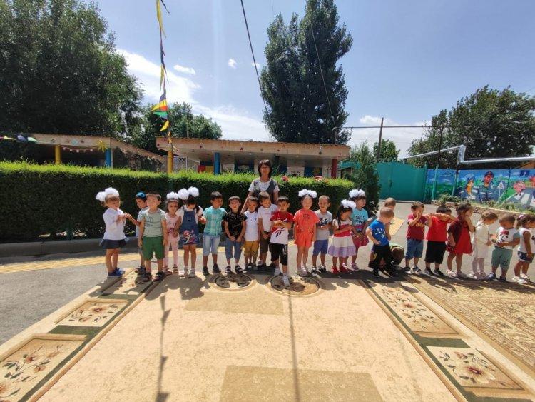 "Жайнай бер  менің -Елордам " Мақсаты: Балаларға еліміздің бас қаласы - Астана туралы мәлімет беру. - Баланың ізгілік қасиетін дамыту. Ойын арқылы балалардың ой - өрісін, қимылын ұштау. - Отанға, туған жерге деген сүйіспеншілігін арттыру.