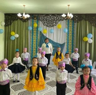 25 қазан Республика күні. Мақсаты. Балаларды өз Отанына деген сүйіспеншілігін, патриоттық сезімін ояту. Құрметпен қарауға тәрбиелеу.